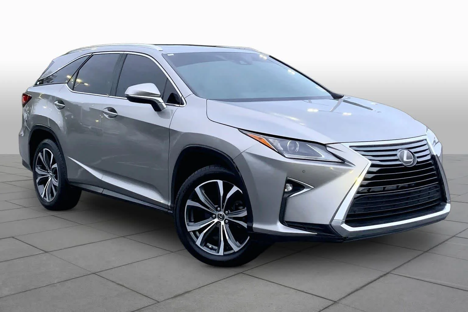 Used 2018 Atomic Silver Lexus  image 3