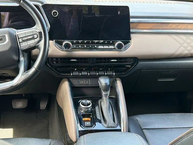 Used 2023 White GMC Denali image 19