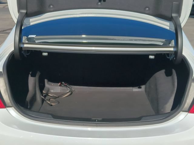 Used 2017 WHITE FROST TRICOAT Buick Essence image 31