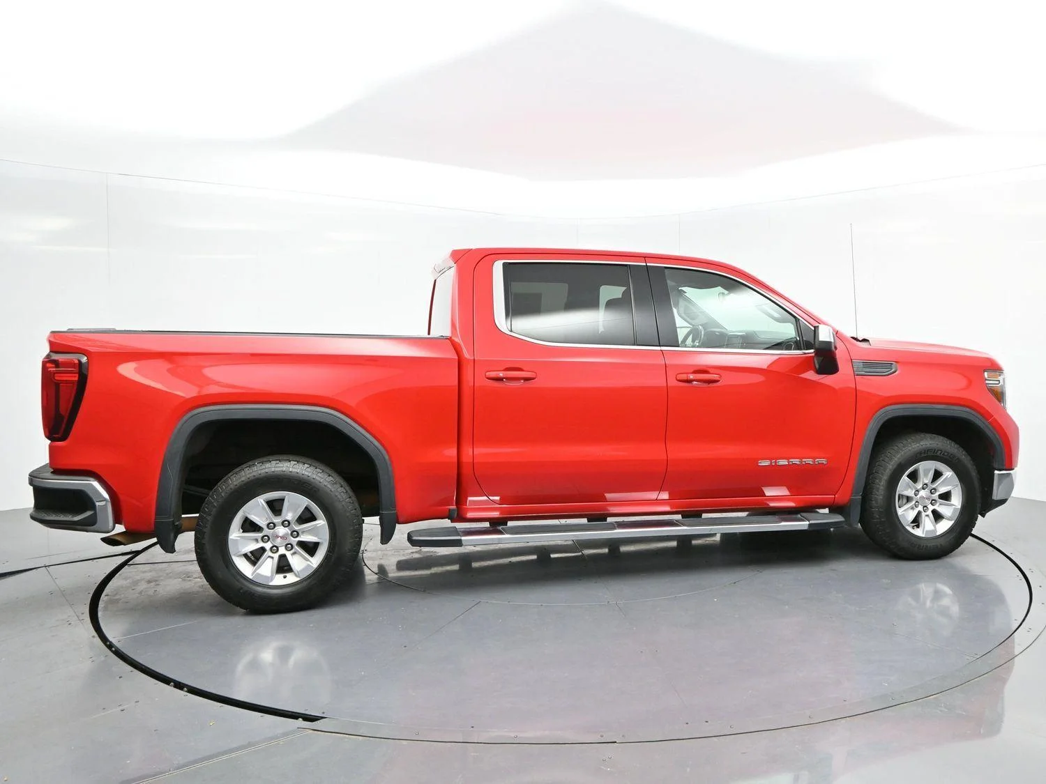 Used 2022 Cardinal Red GMC SLE image 8