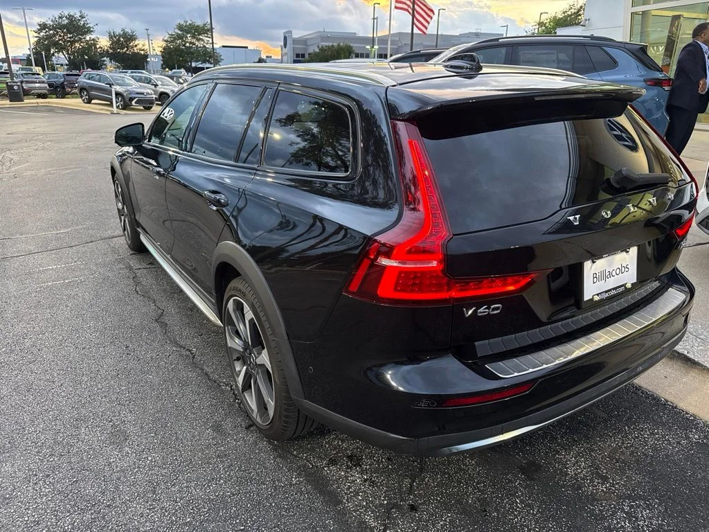 Used 2024 Onyx Black Metallic Volvo Ultimate image 4