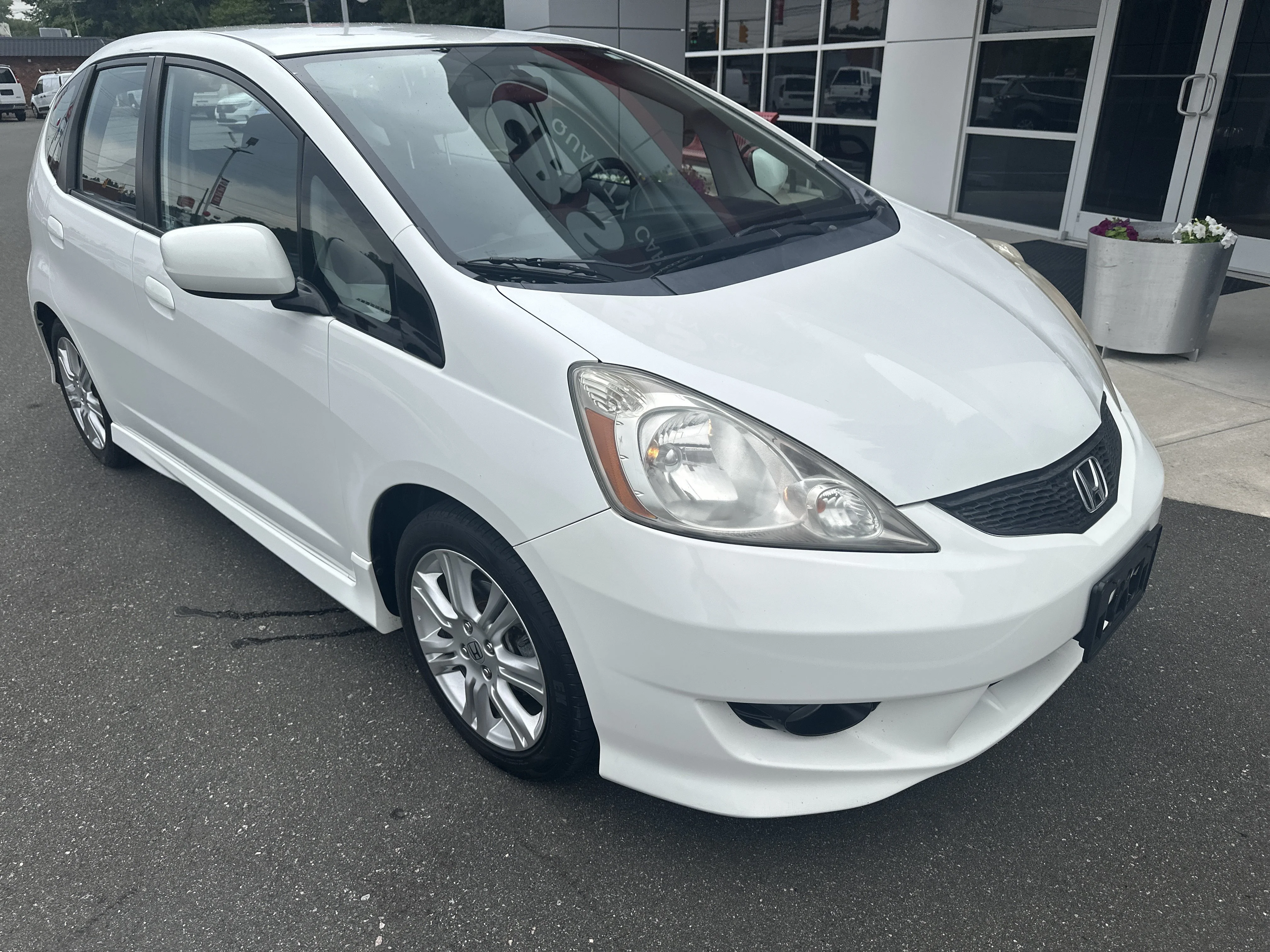 Used 2010 Taffeta White Honda Sport image 2