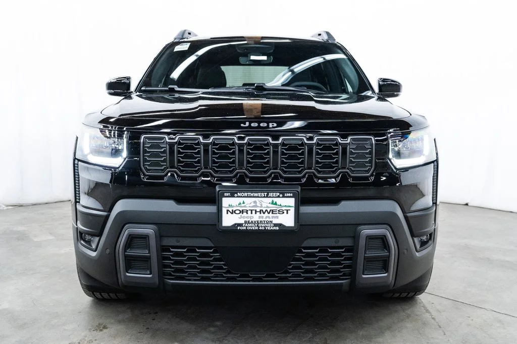 New 2026 Diamond Black Crystal Pearl-Coat Exterior Paint Jeep Overland image 2