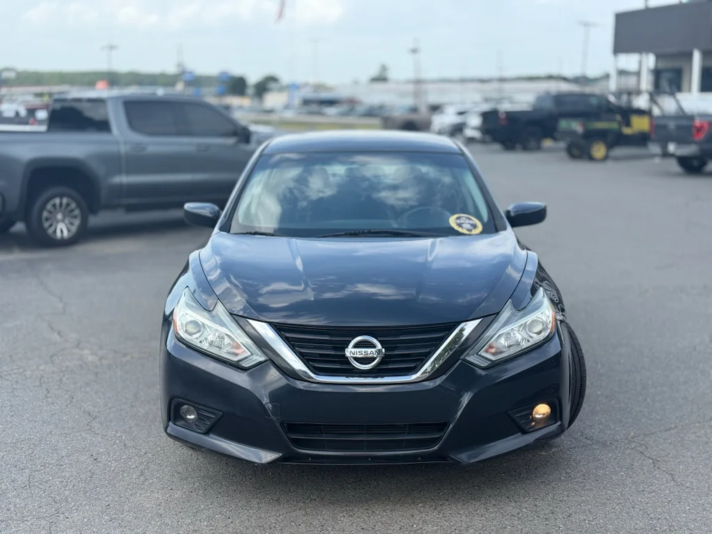 Used 2018 Storm Blue Nissan 2.5 SV image 2