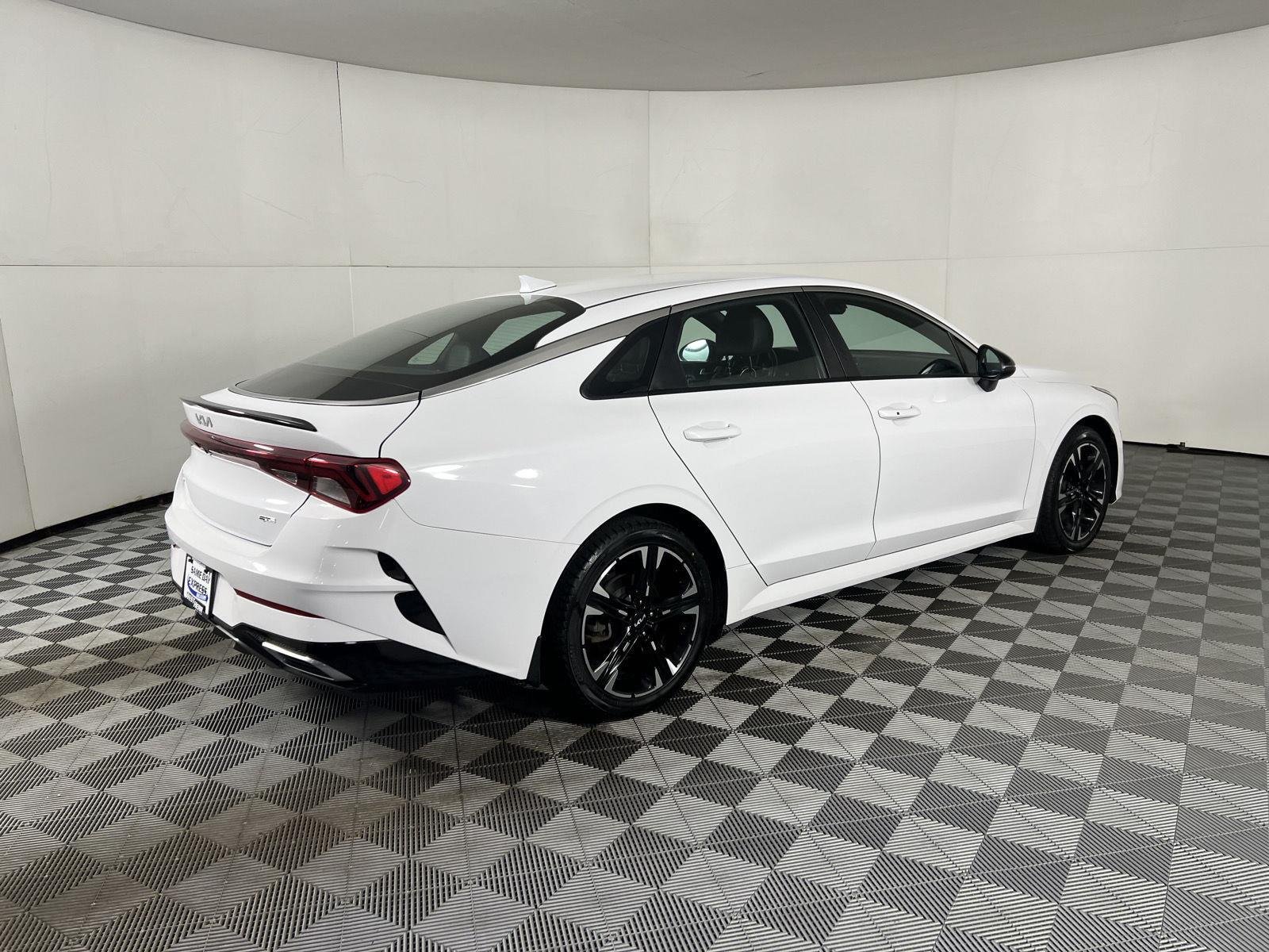 Used 2024 Glacial White Pearl Kia GT-Line image 25
