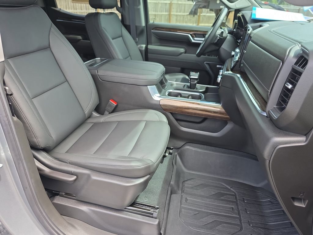 Used 2026 Silver GMC Elevation image 36