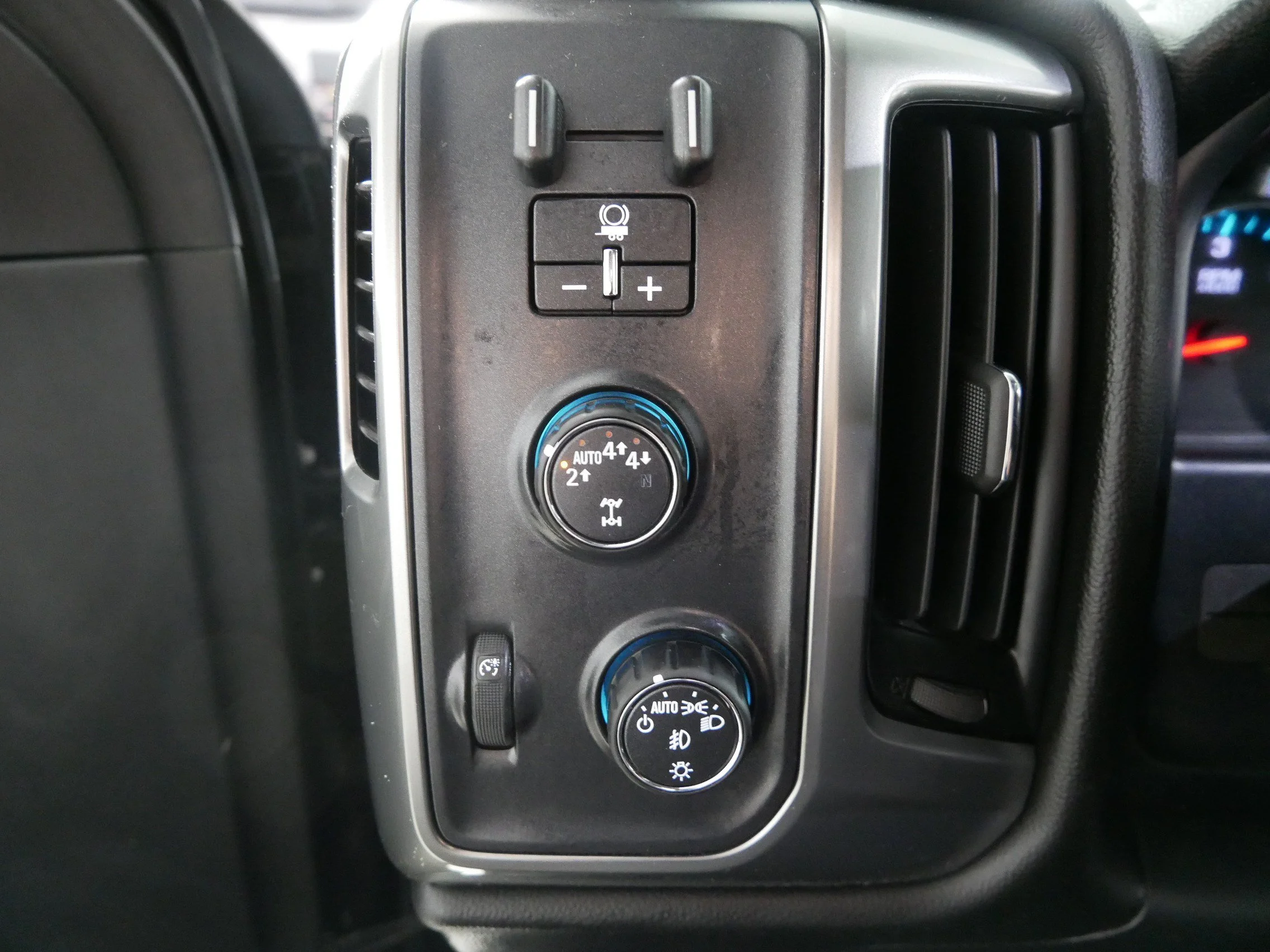 Used 2018 Blue Chevrolet LT image 26