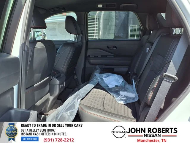 New 2026 Everest White Pearl TriCoat / Super Black Two-tone Nissan Rock Creek® image 9