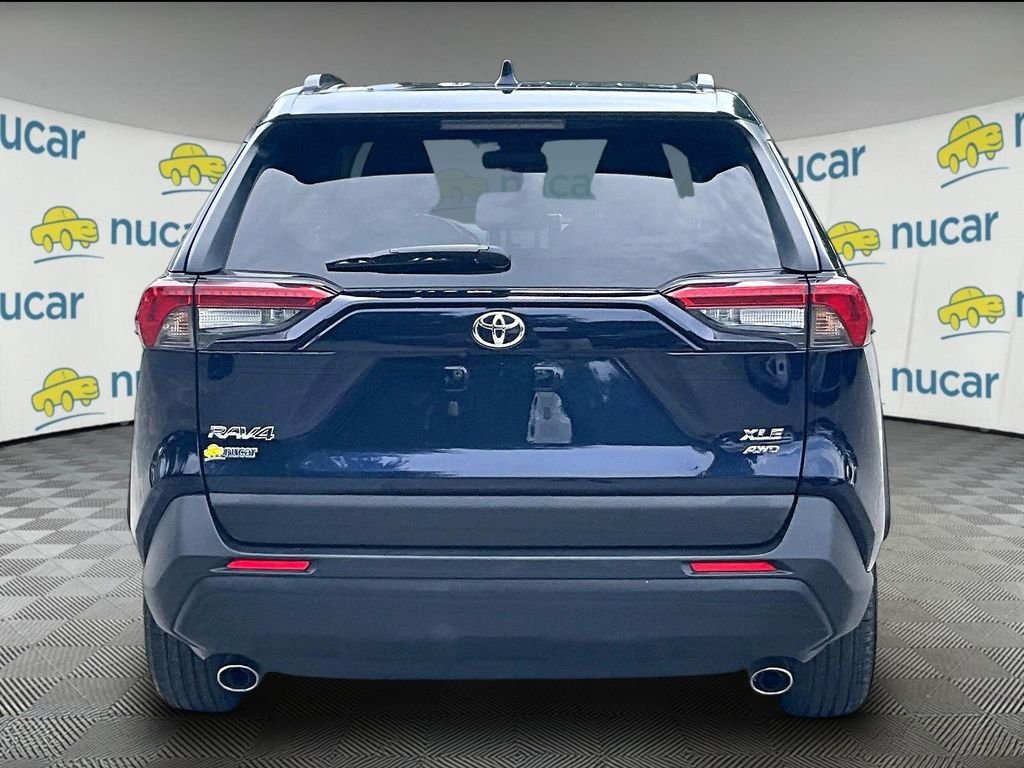 Used 2025  Toyota XLE image 5