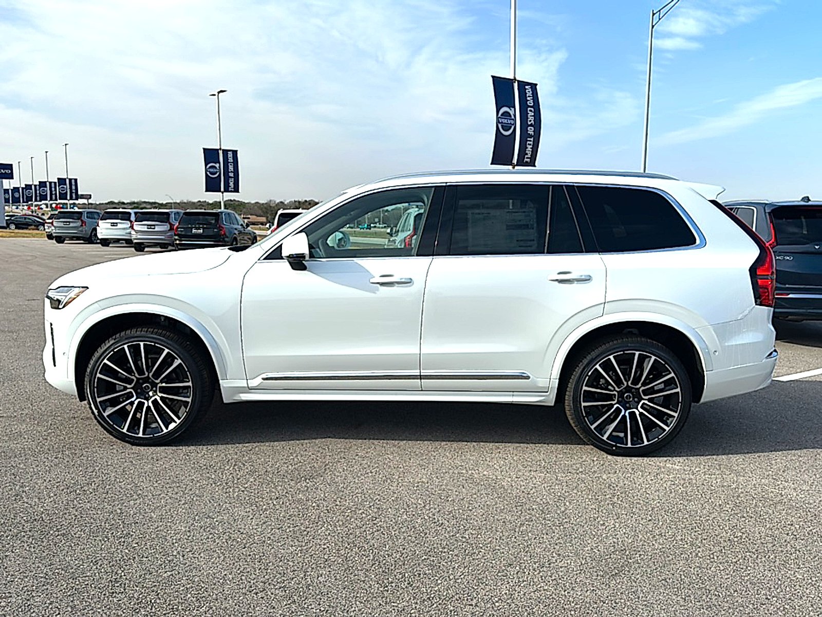 New 2026 Crystal White Volvo Plus image 5