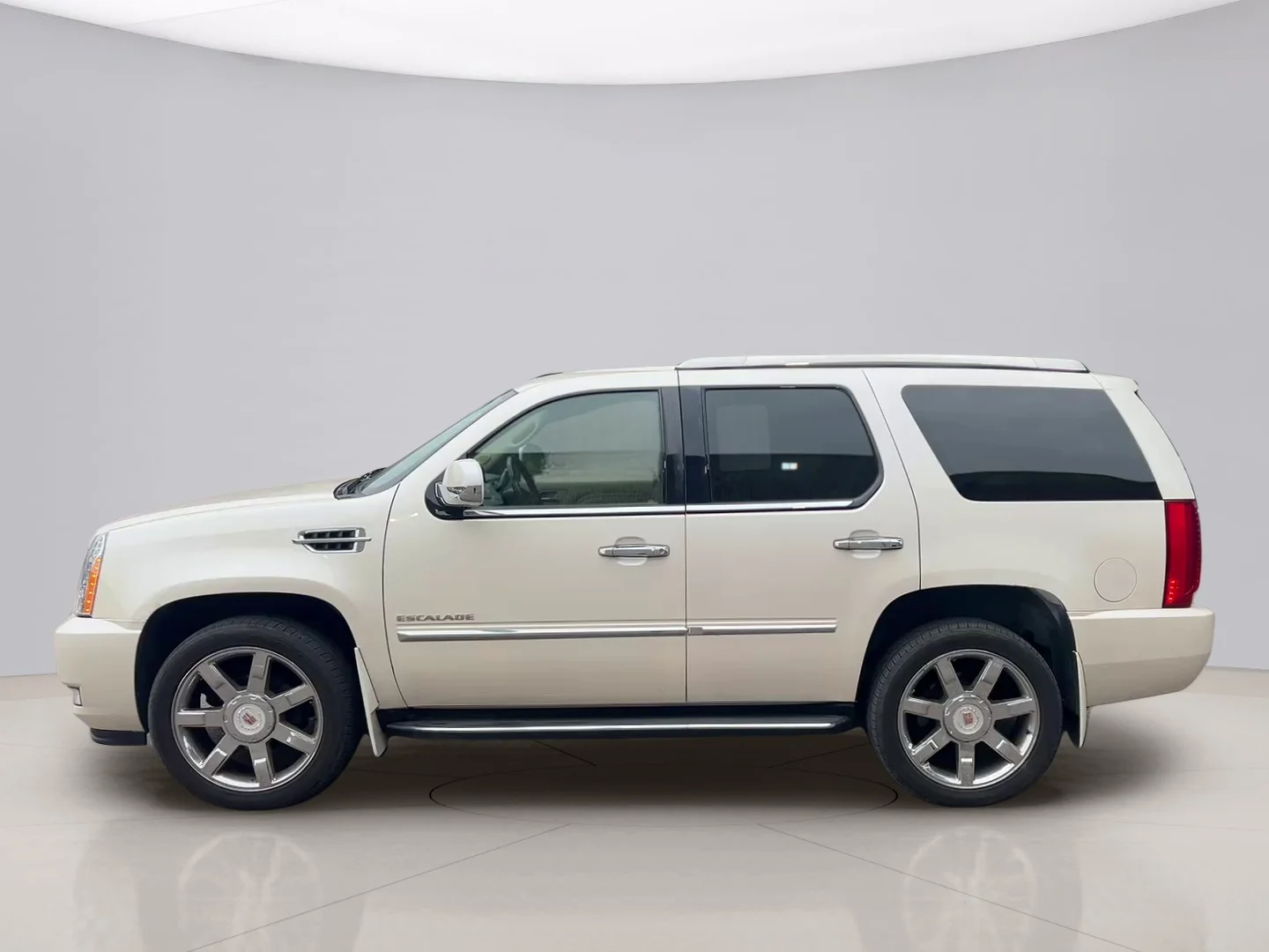 Used 2012 White Cadillac LUXURY image 8