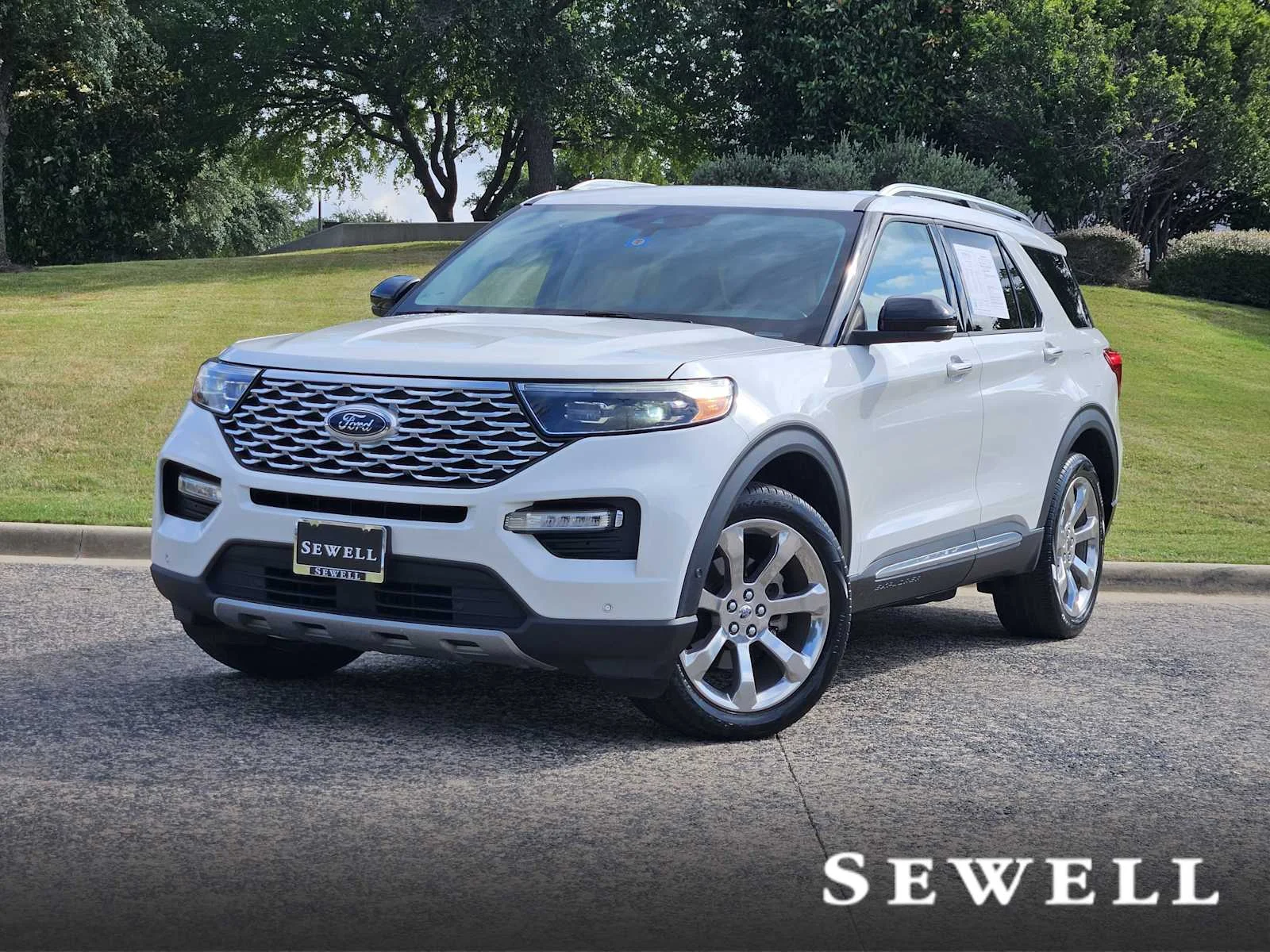 2020 Ford Explorer Platinum 4WD's photo
