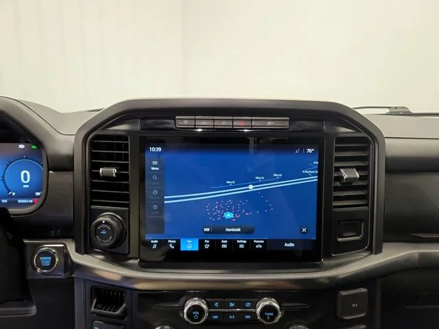 Used 2024  Ford Lariat image 23