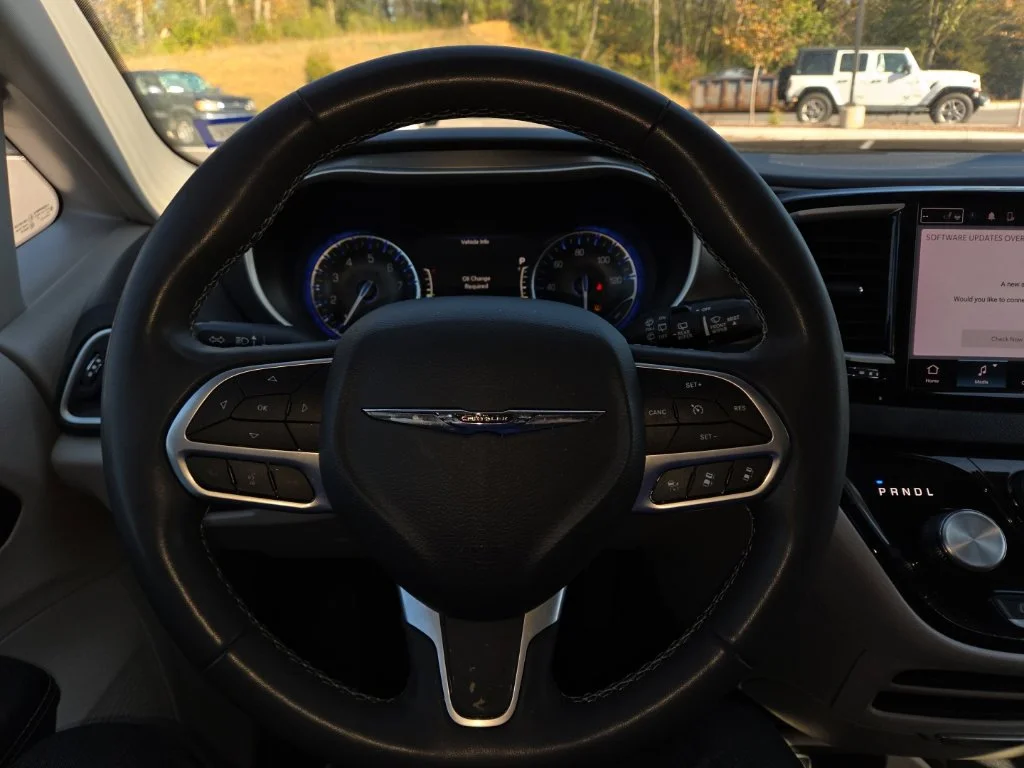 Used 2024 Black Chrysler Touring L image 18