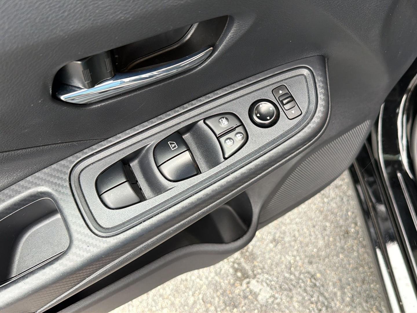Used 2025 Super Black Nissan SV image 29