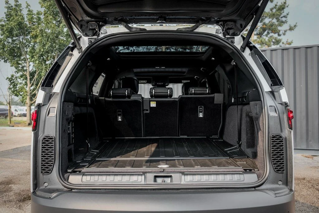 Certified Used 2025 Fuji White Land Rover S image 8