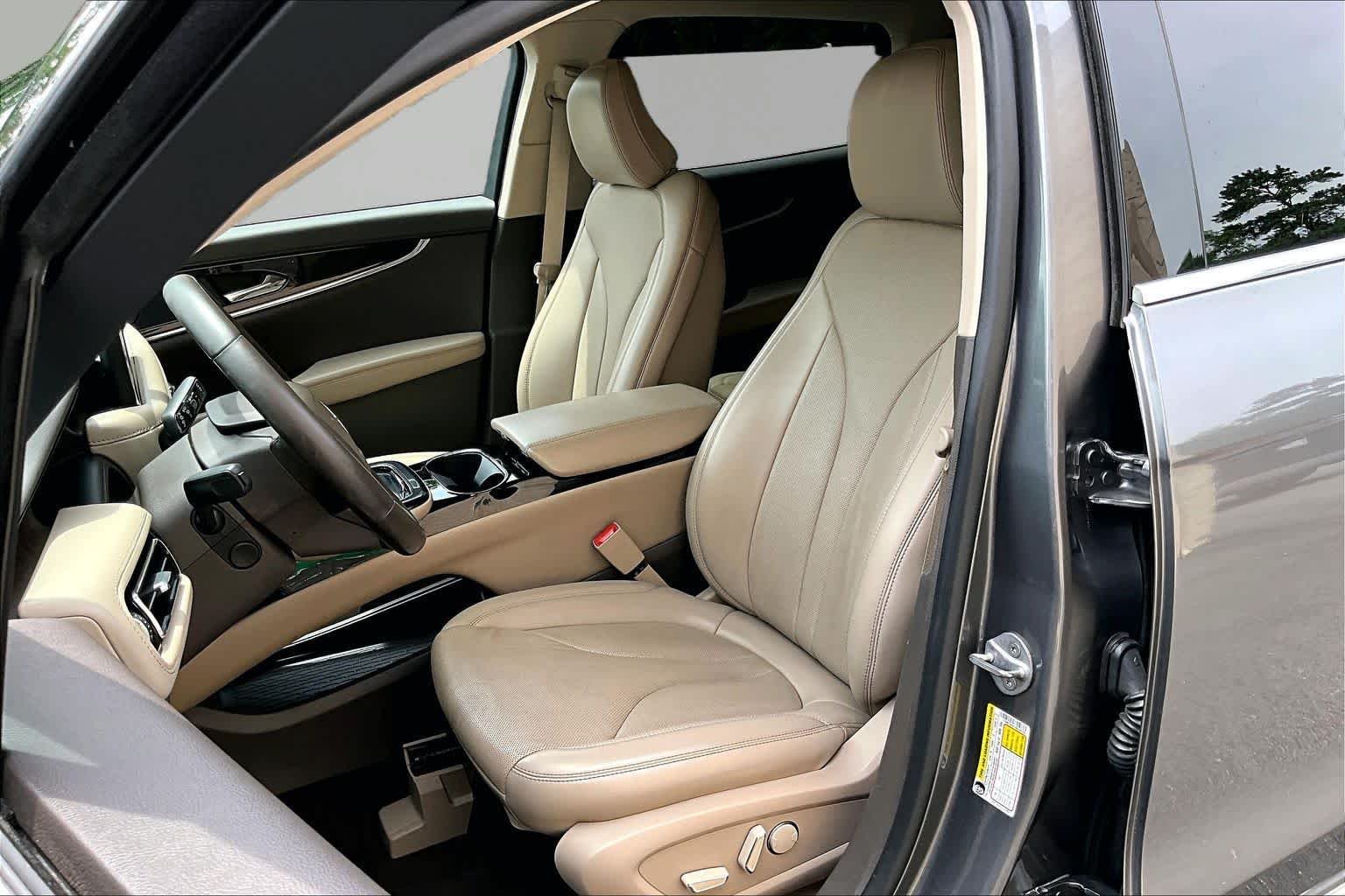 Used 2022 Asher Gray Lincoln Reserve image 8