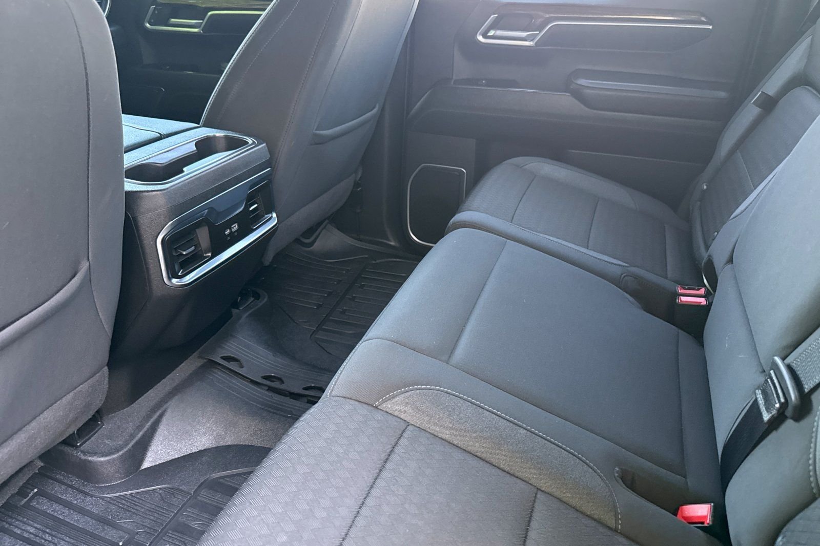 Used 2022 White GMC Elevation image 11