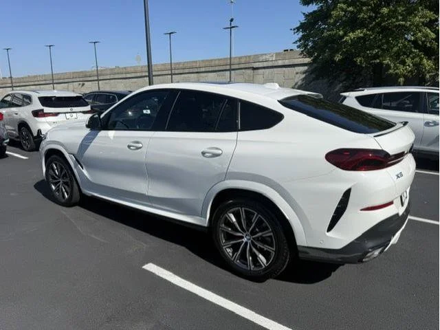 Used 2026 Alpine White BMW xDrive40i image 2