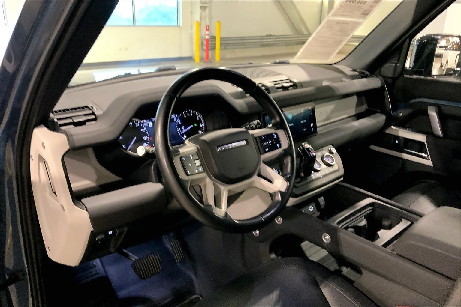 Used 2023 Tasman Blue Metallic Land Rover X-Dynamic SE image 17