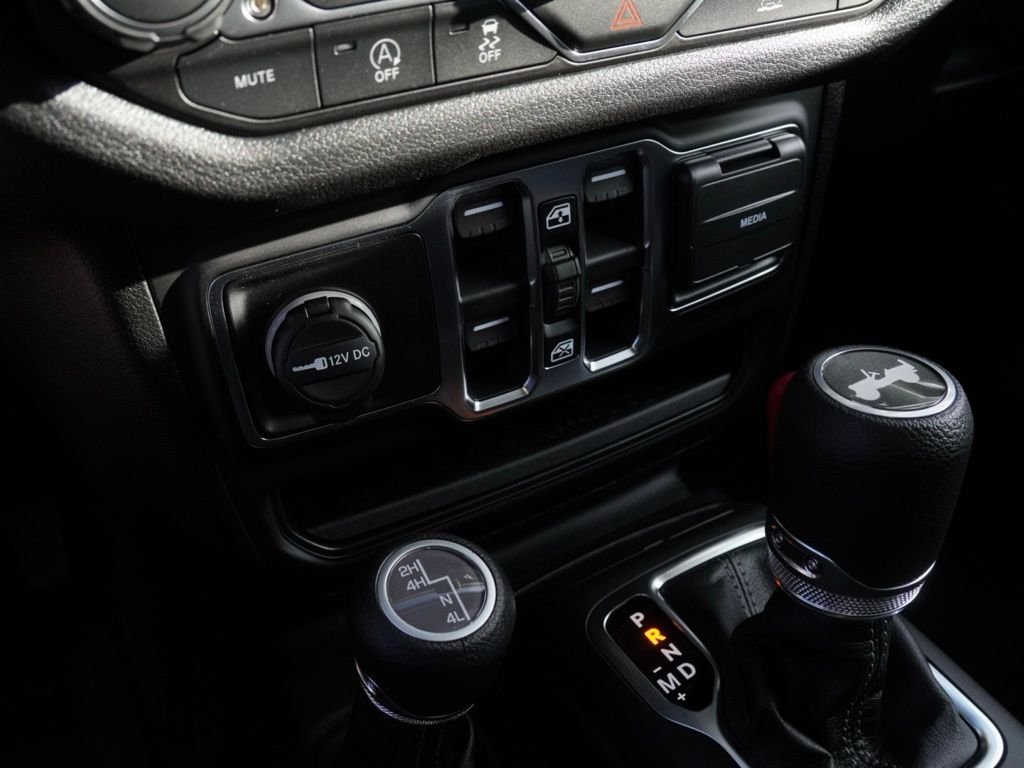 New 2026 Bright White Clear-Coat Exterior Paint Jeep Sport image 15