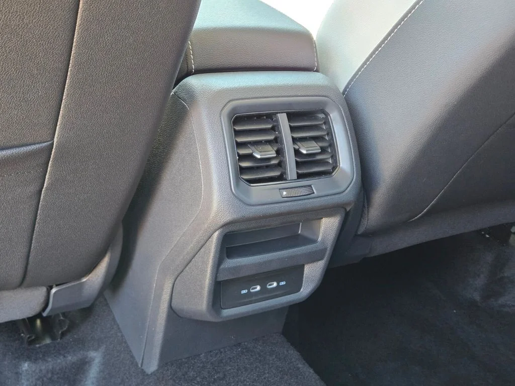 New 2026 Silver Volkswagen 1.5T SE image 8