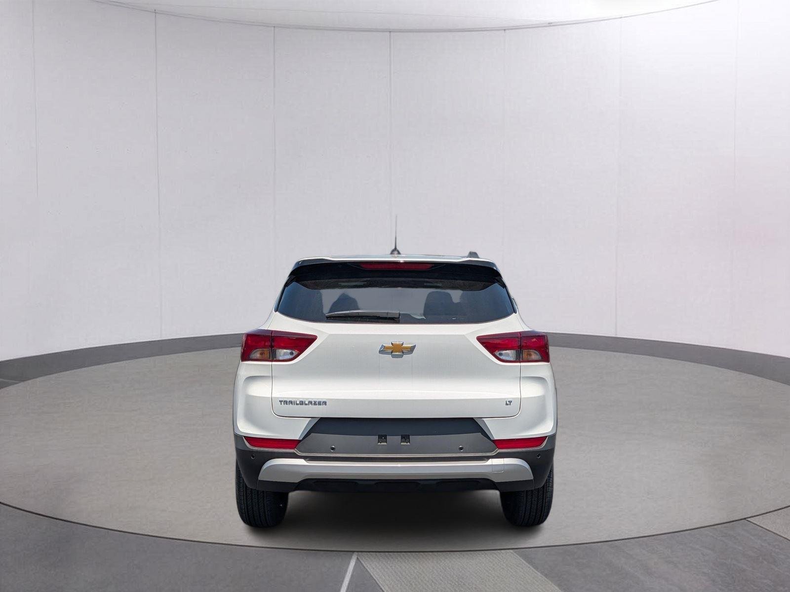 New 2026 Summit White Chevrolet LT image 4
