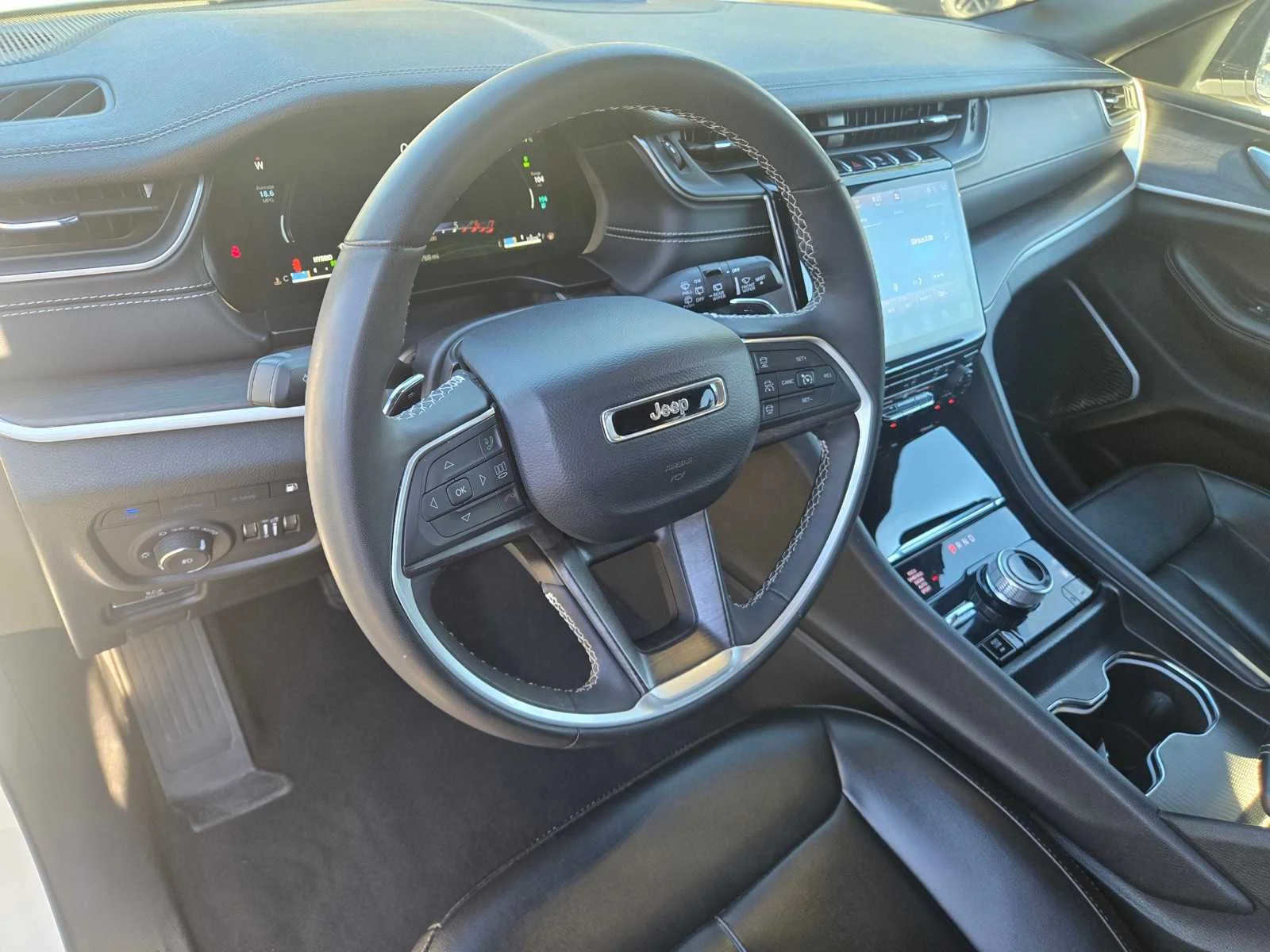 Used 2024  Jeep  image 11