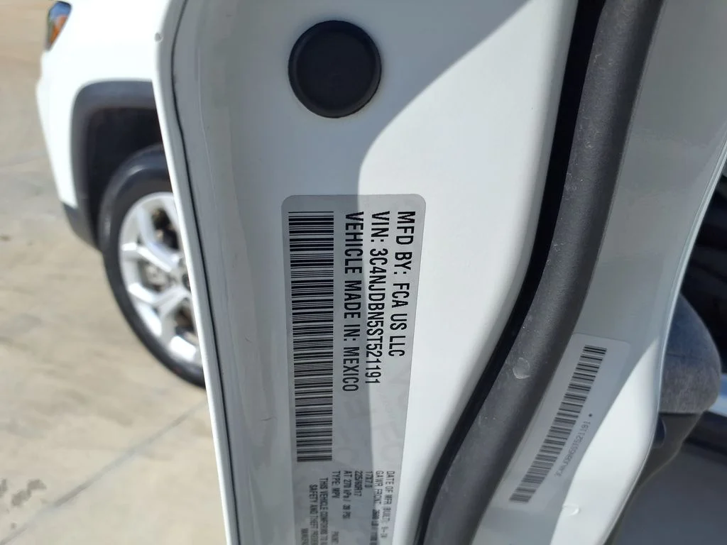 Used 2025 White Jeep Latitude image 34