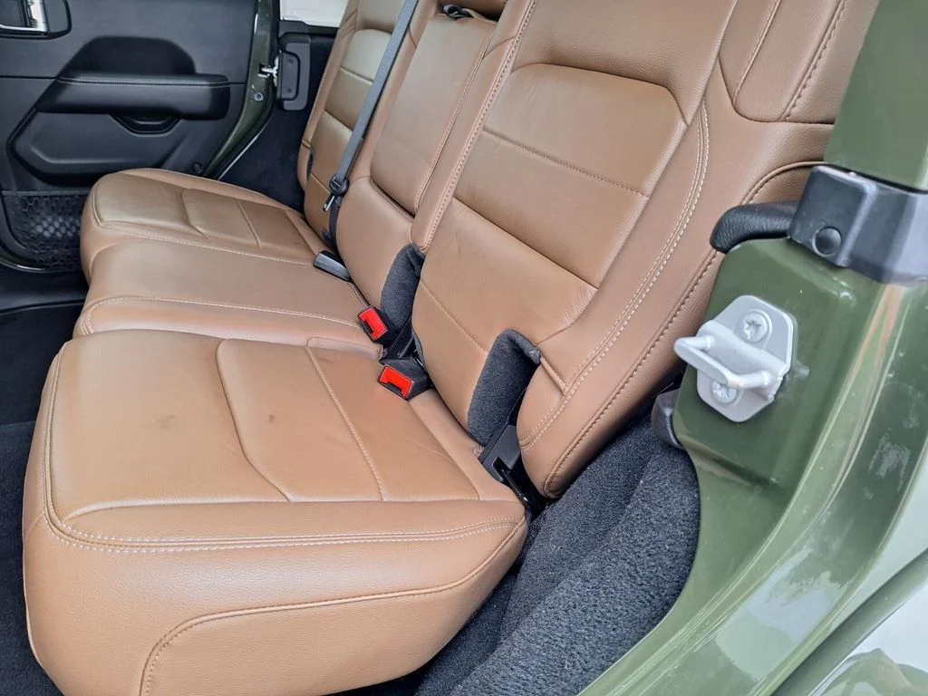 Used 2020 Green Jeep Unlimited Sahara image 23