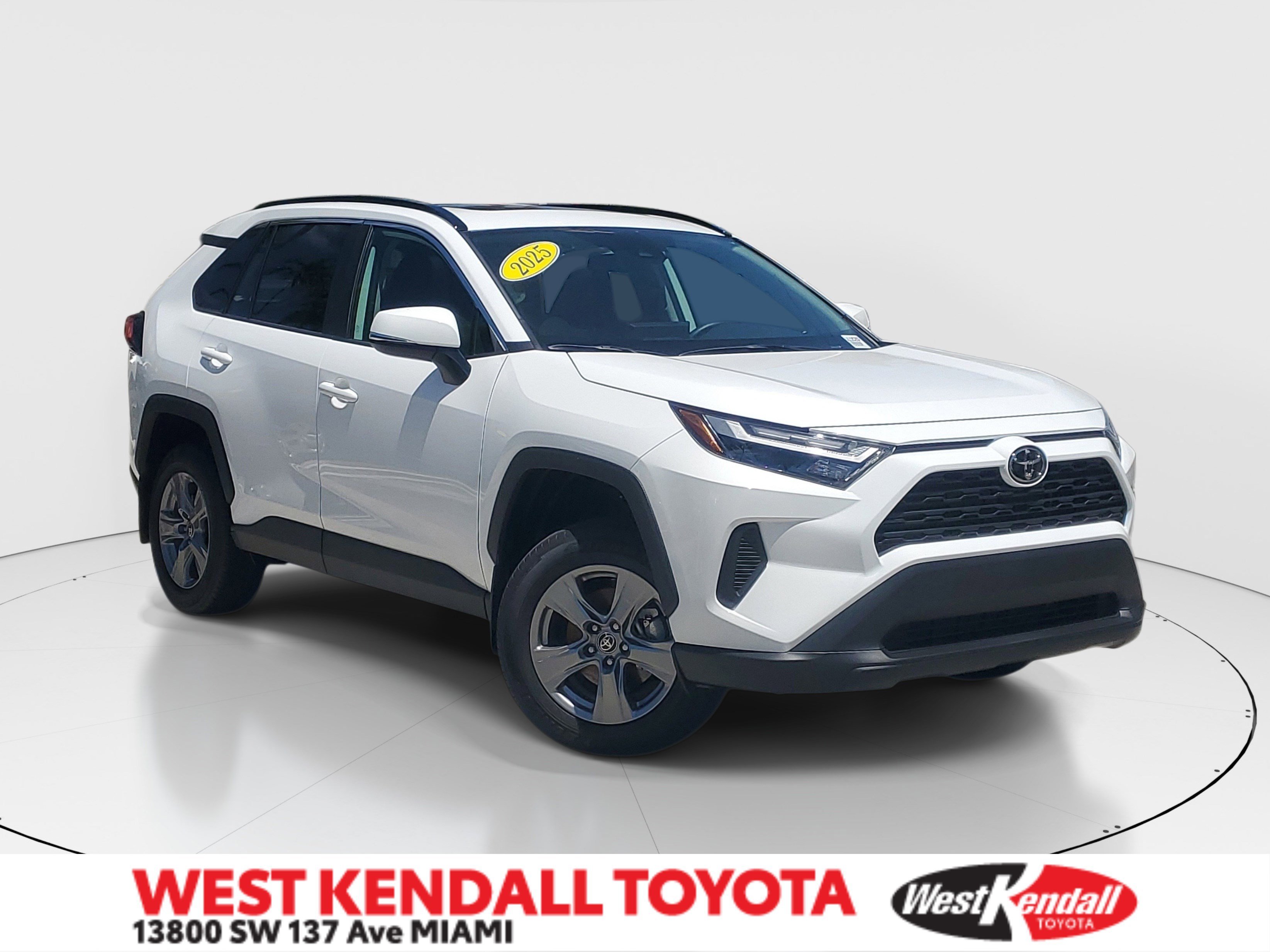 Used 2025 Ice Toyota XLE image 1
