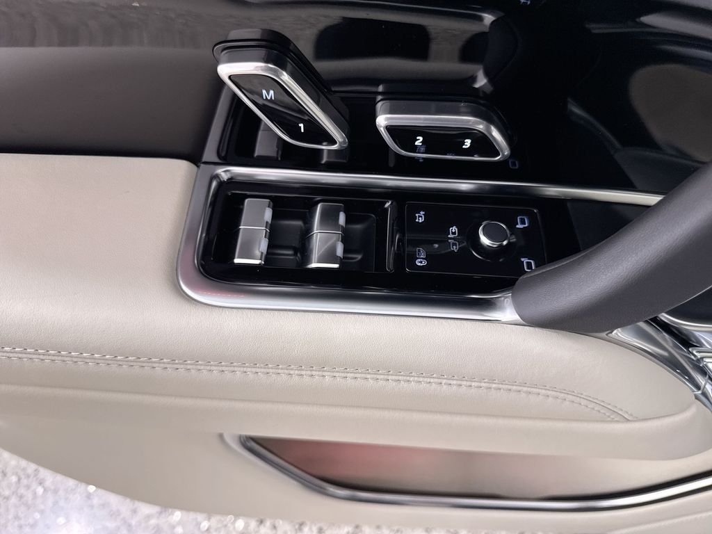 2026 Land Rover Range Rover SE - Photo 13