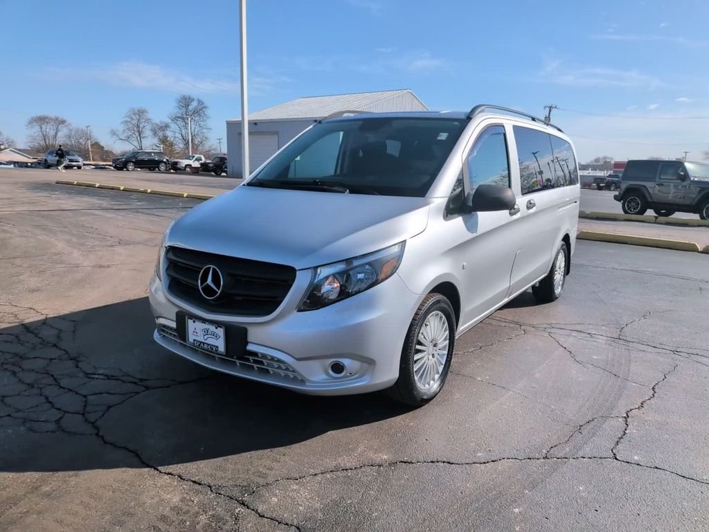 Used 2017  Mercedes-Benz Passenger image 12