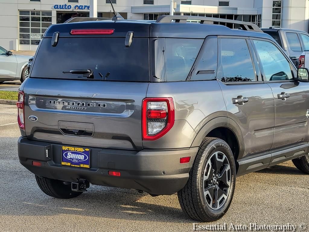 Used 2022 Gray Metallic Ford Outer Banks image 6