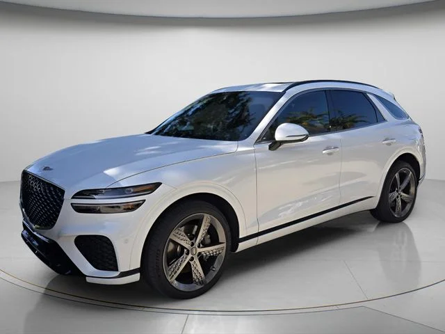 Used 2024 White Genesis 2.5T image 1