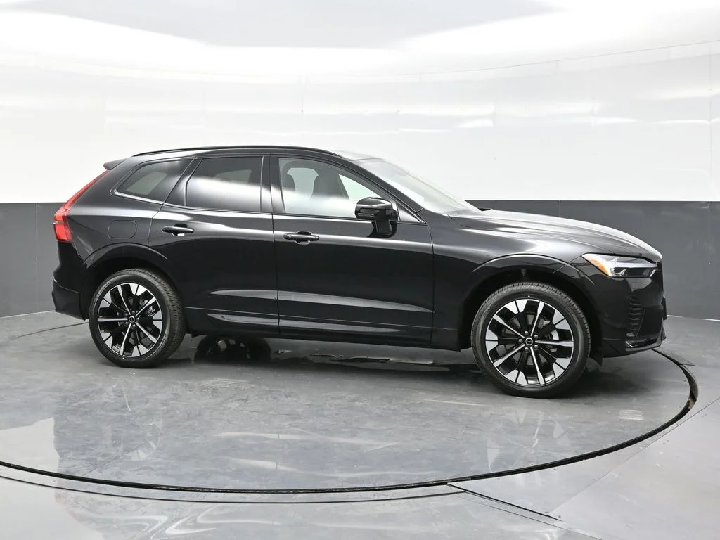 2026 Volvo XC60 Plus - Photo 8