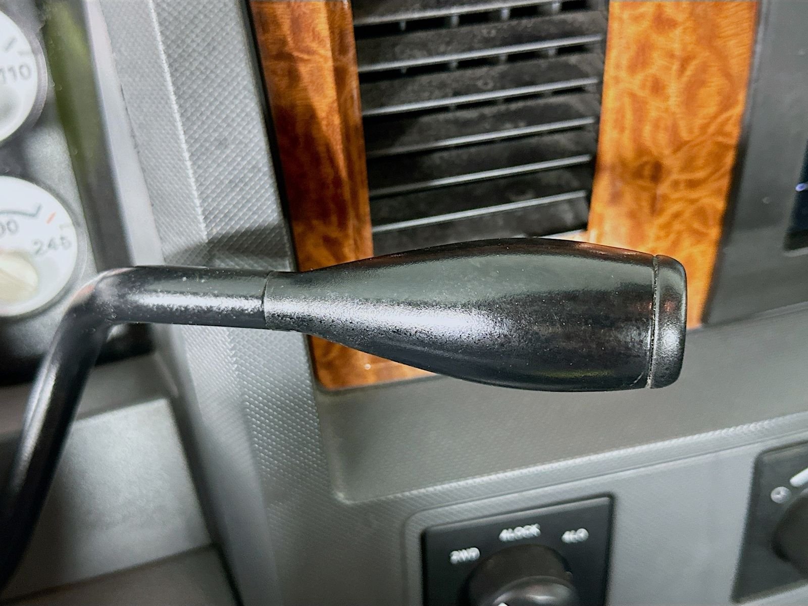 Used 2006 Bright Silver Metallic Dodge SLT image 15