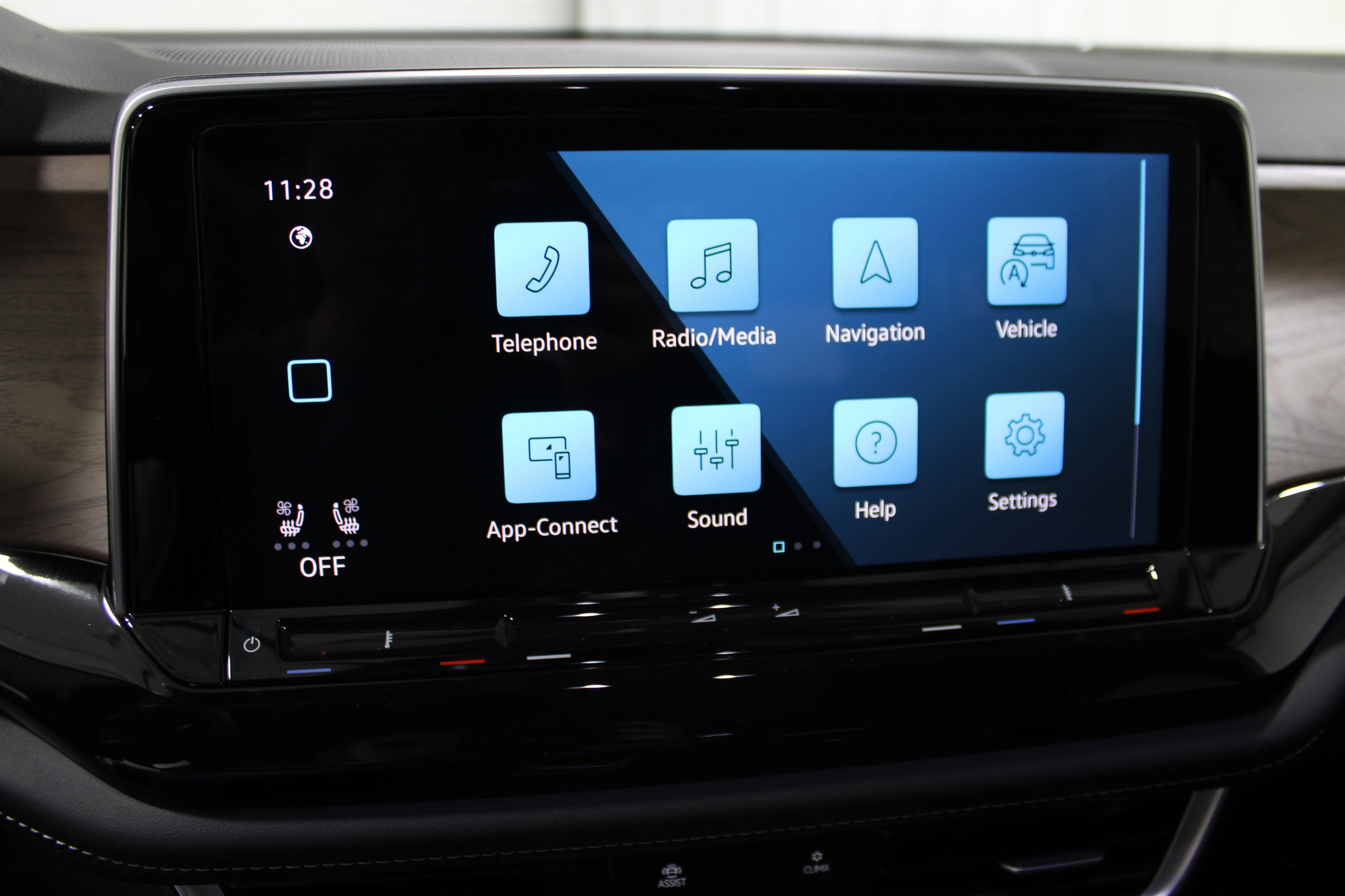 2026 Volkswagen Atlas SE - Photo 13