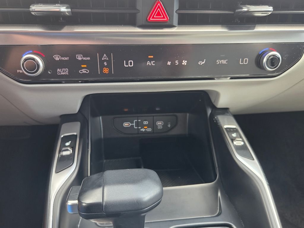 Used 2025 Black Kia S image 20