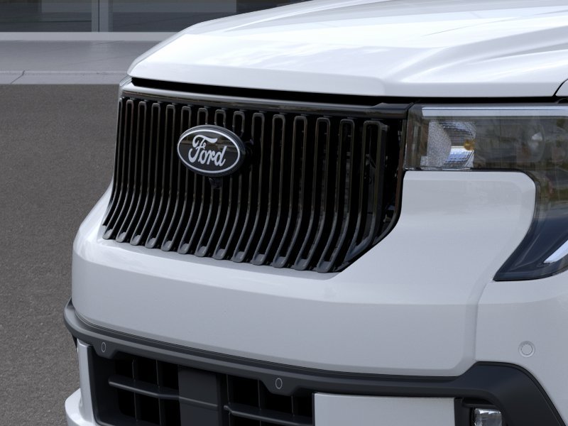 New 2025 Oxford White Ford Lobo™ image 18