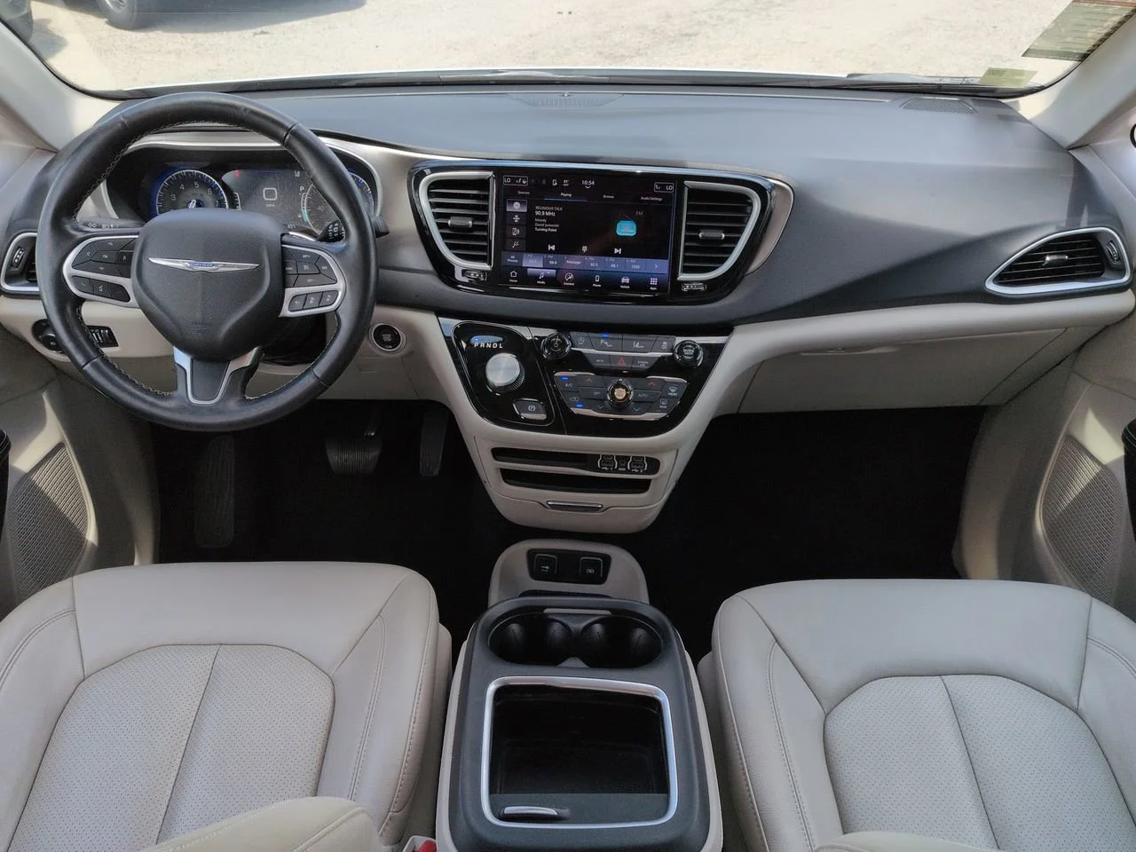Used 2021 Bright White Clearcoat Chrysler Touring L image 15
