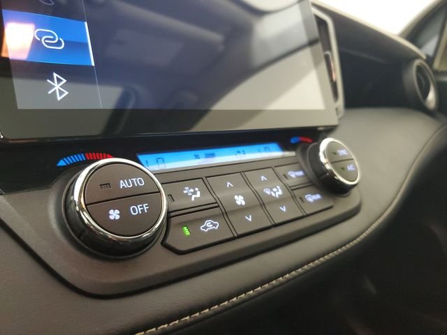Used 2017 White Toyota XLE image 29