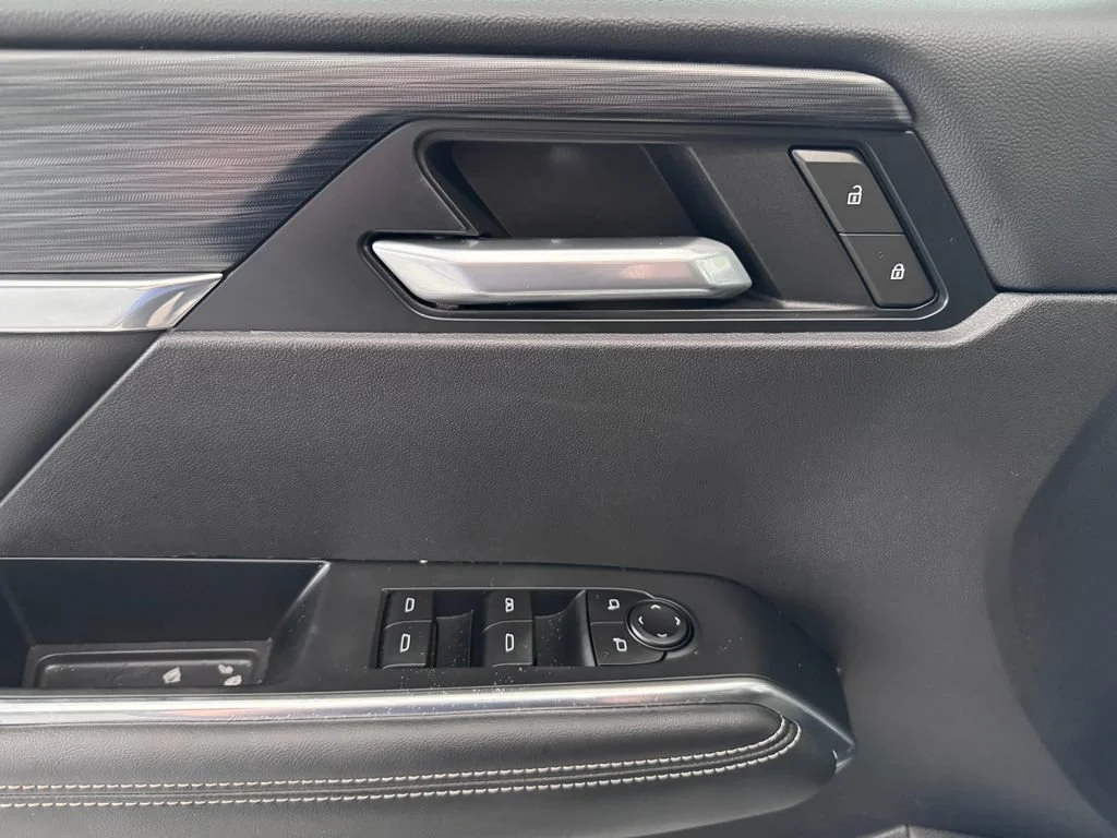 Used 2025 Sterling Metallic GMC Elevation image 26