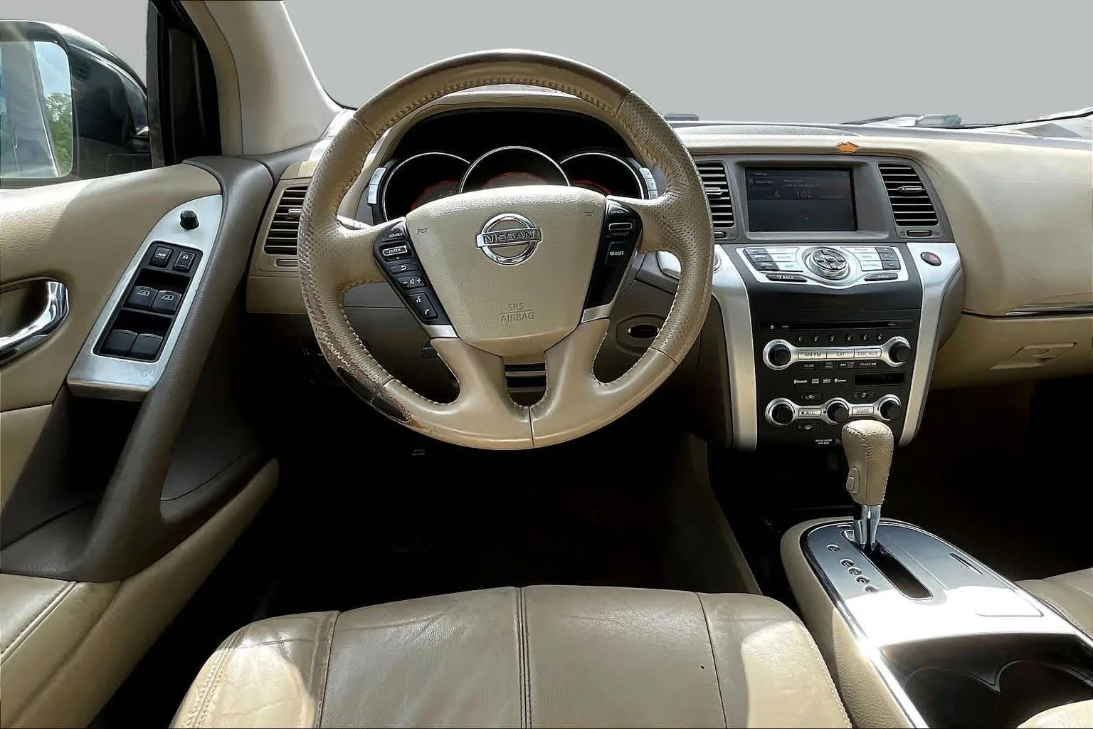 Used 2009 Platinum Graphite Nissan SL image 5