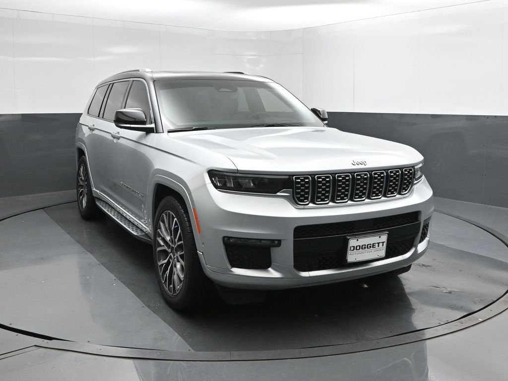 Used 2022 Silver Jeep Summit image 17