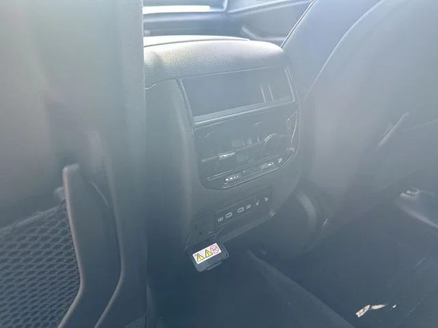 New 2026 Silver Zynith Exterior Paint Jeep Limited image 23