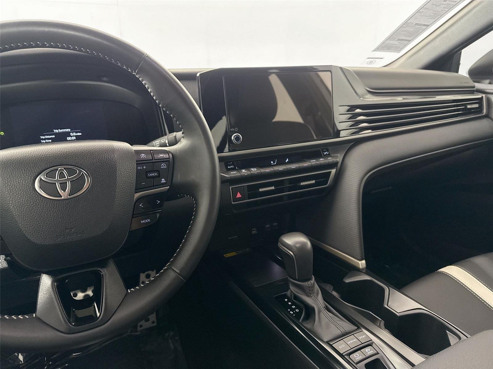 Certified Used 2025 Heavy Metal Toyota SE image 32