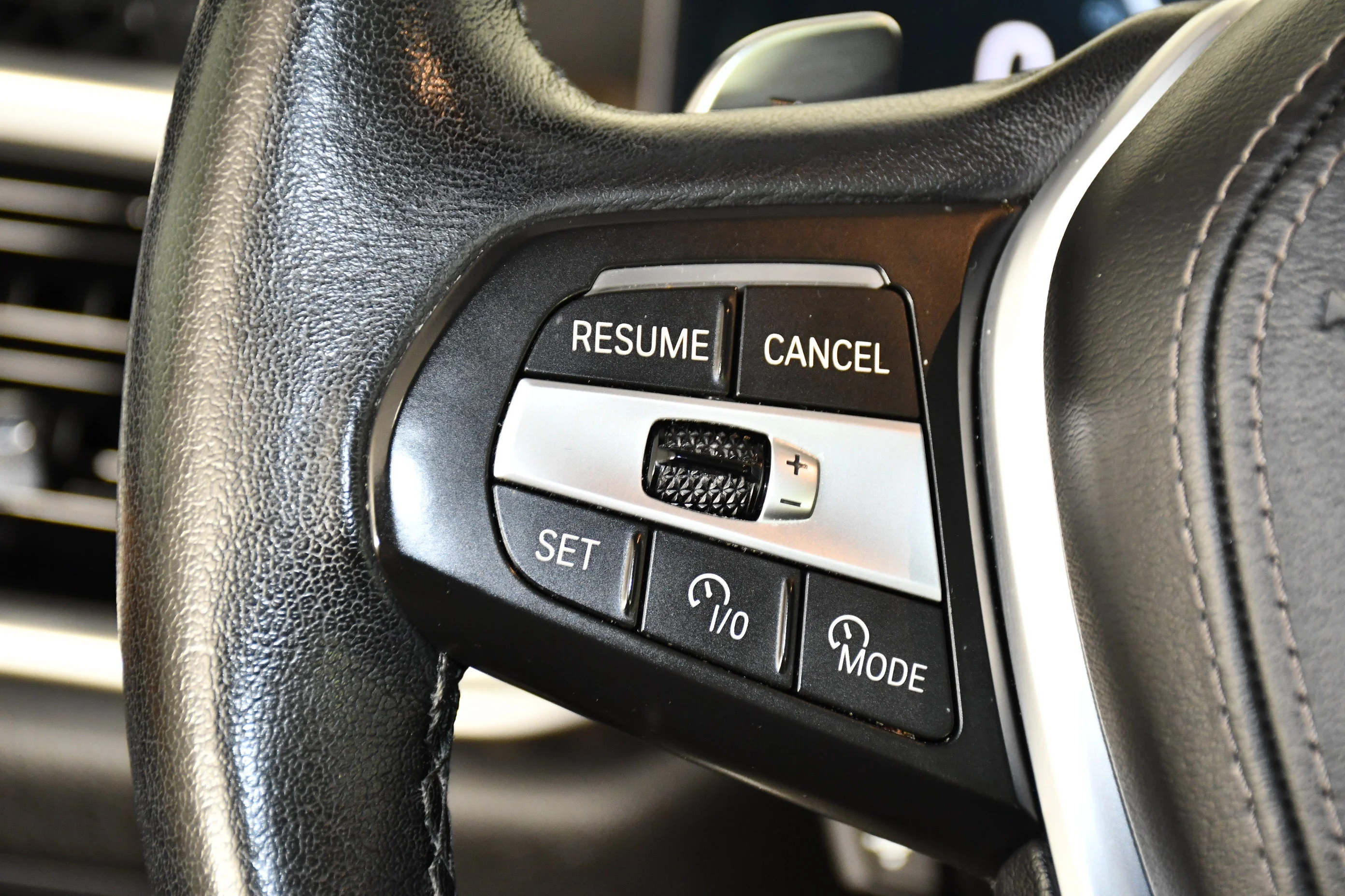 Used 2024 Skyscraper Grey Metallic BMW xDrive40i image 21