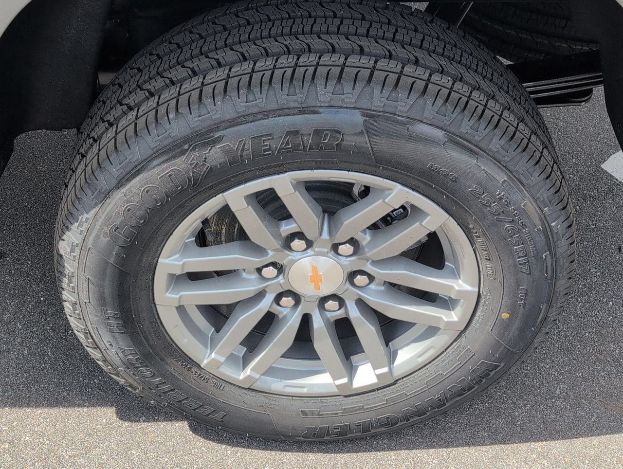 New 2026 Sterling Gray Metallic Chevrolet LT image 31
