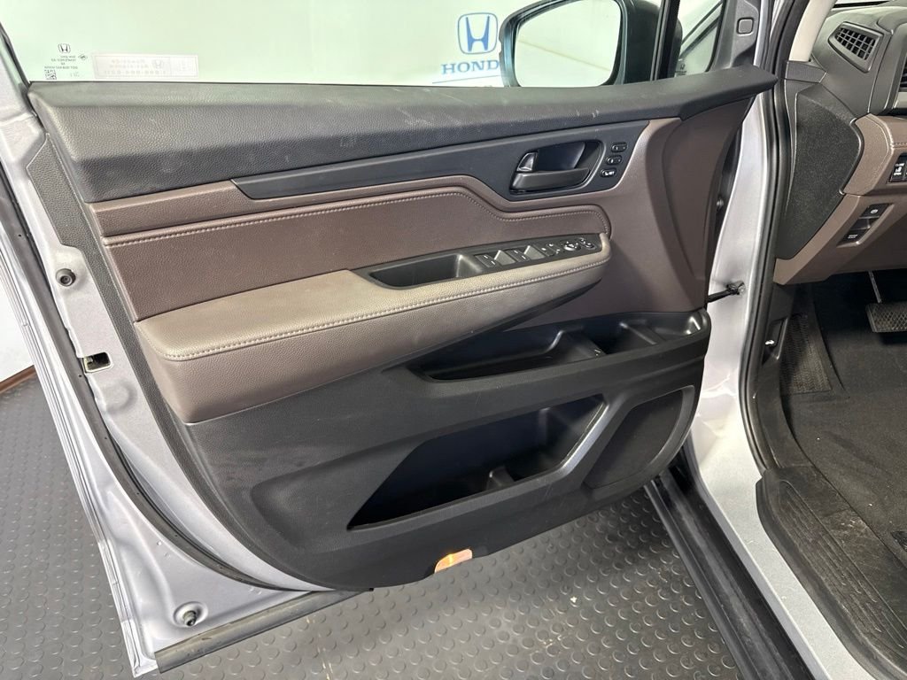 2023 Honda Odyssey EX-L - Photo 14